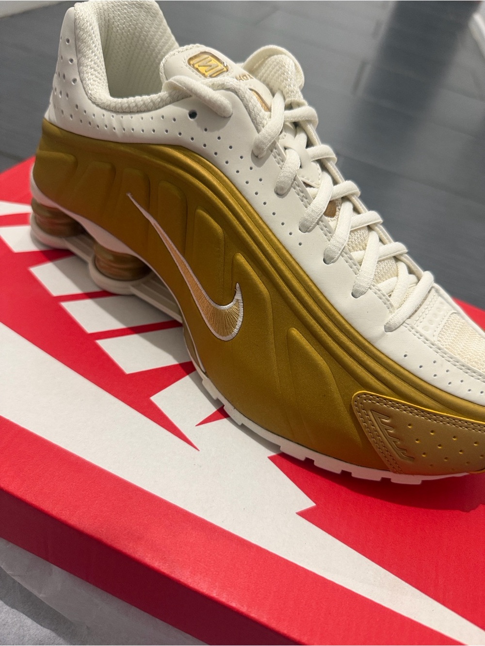 Nike Men's Gold and White Shox Running Sneakers - Picture 2 of 3
